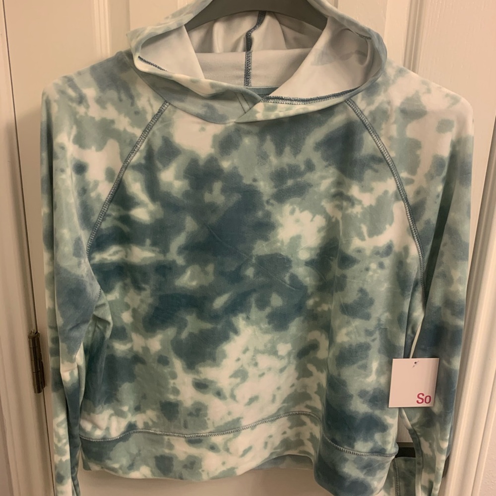 Juniors tie-died hooded sweatshirt. Super soft!